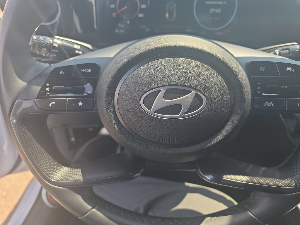 Certified 2025 Hyundai Elantra SEL FWD image 13