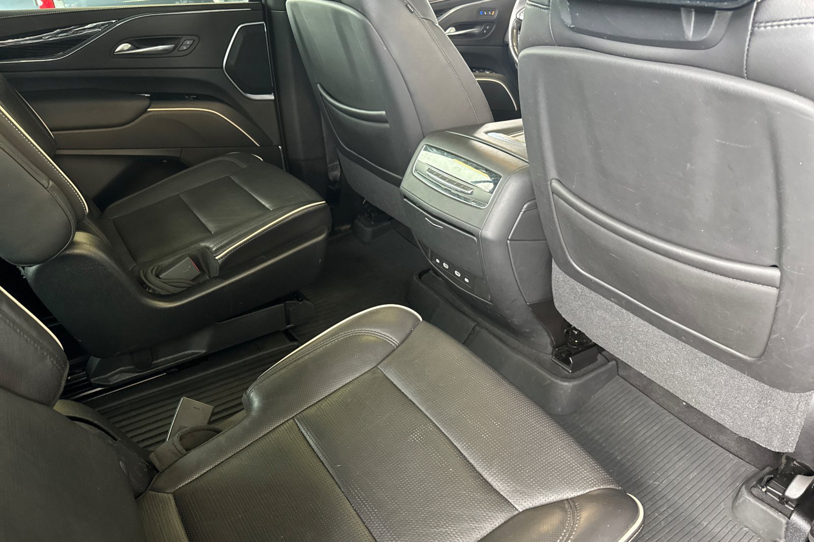 Used 2021 Cadillac Escalade ESV Sport w/ Driver Assist Tech Package AWD/4WD image 16