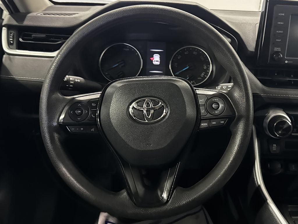 Used 2021 Toyota RAV4 LE AWD/4WD image 4