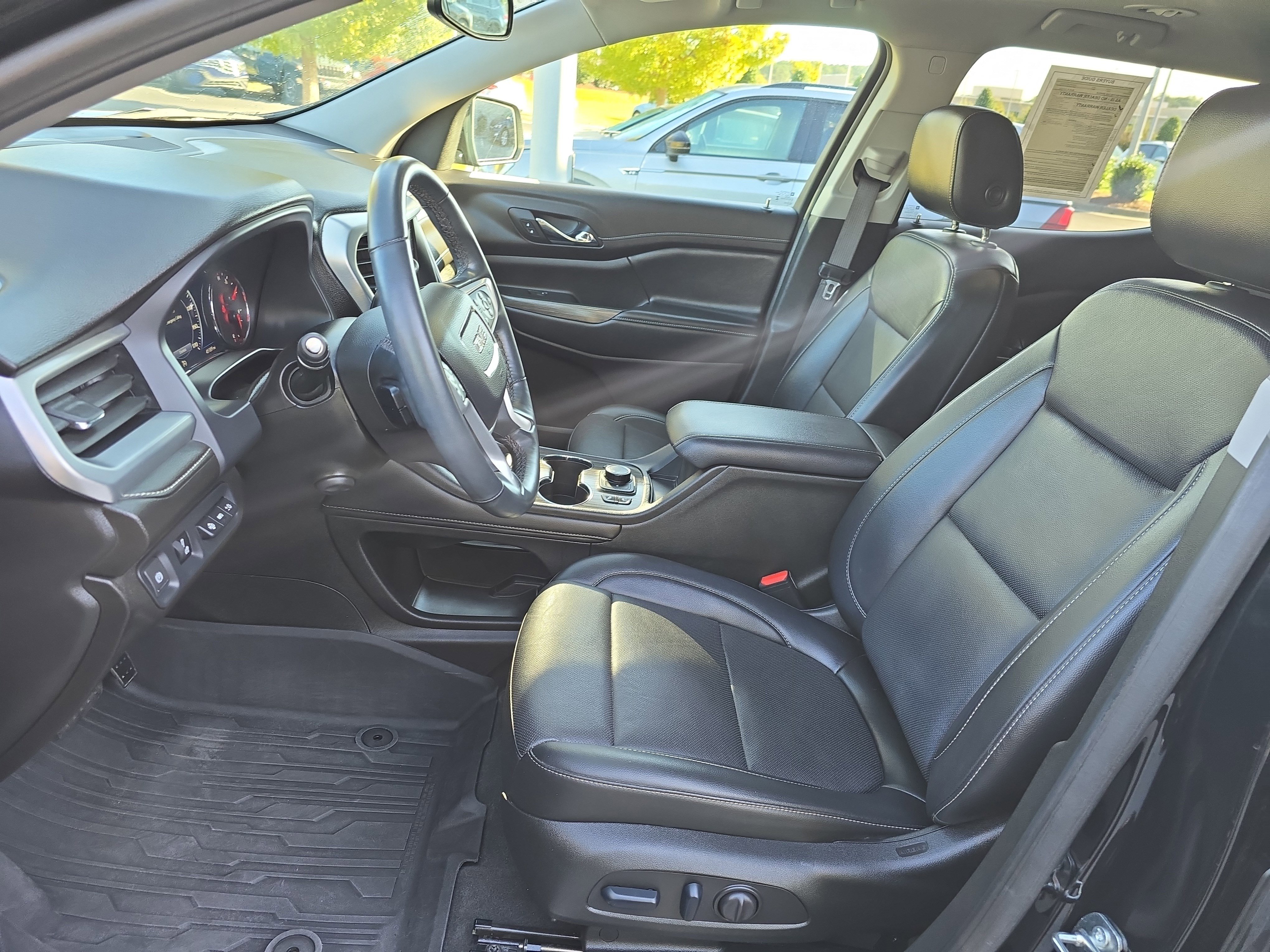 Used 2023 GMC Acadia SLT w/ Technology Package image 15