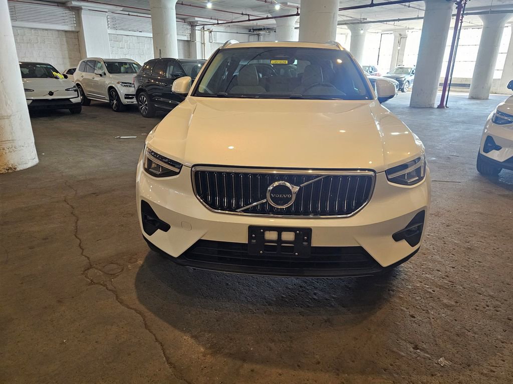 Certified 2023 Volvo XC40 B5 Plus w/ Driver Assist Package image 6