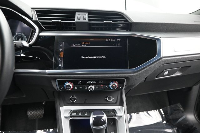 Used 2022 Audi Q3 2.0T Premium Plus AWD/4WD image 12