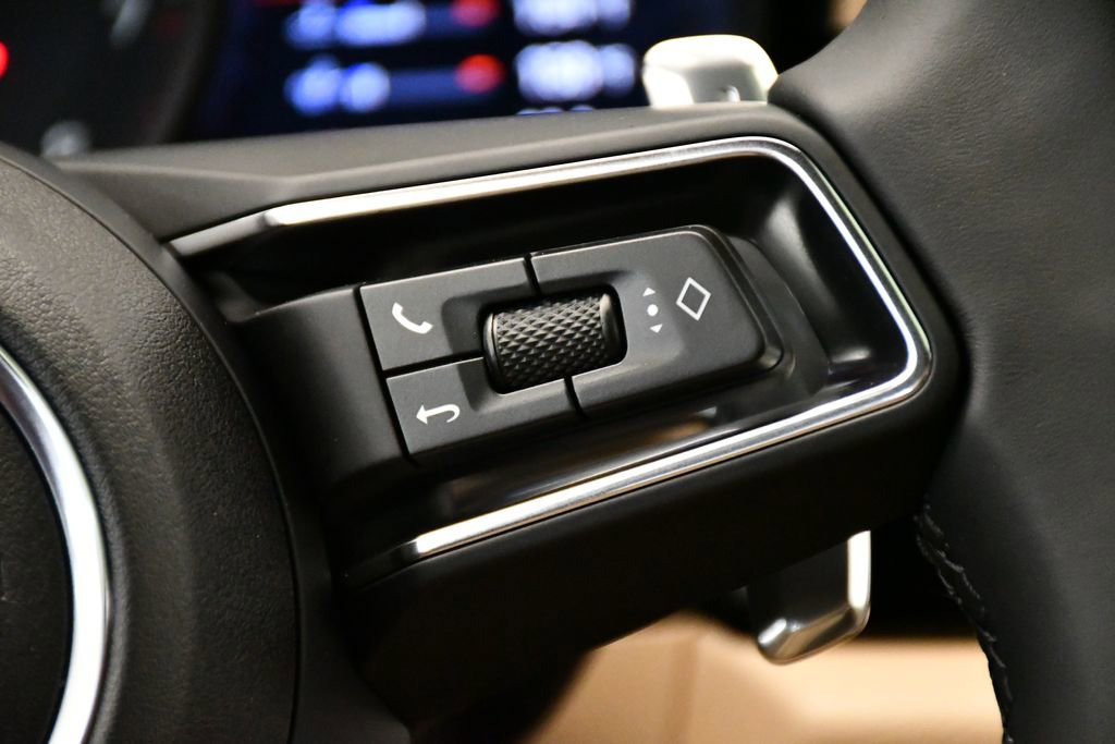 Certified 2025 Porsche Macan image 28