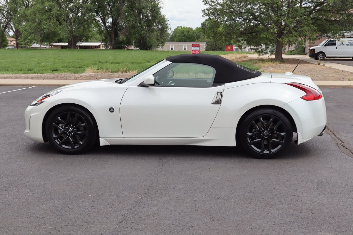 Used 2019 Nissan 370Z Touring RWD image 9