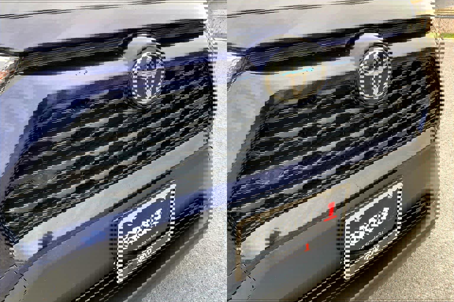 Used 2021 Toyota RAV4 XLE Premium image 28