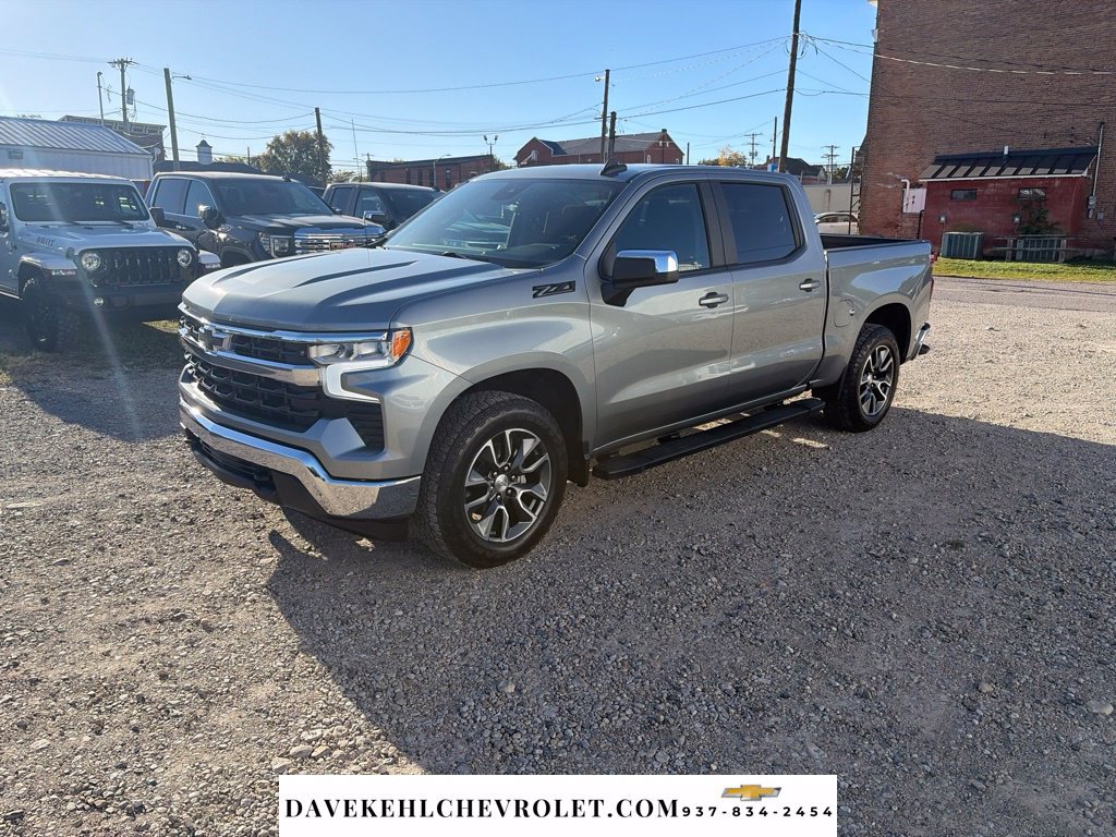 Used 2024 Chevrolet Silverado 1500 LT AWD/4WD image 3