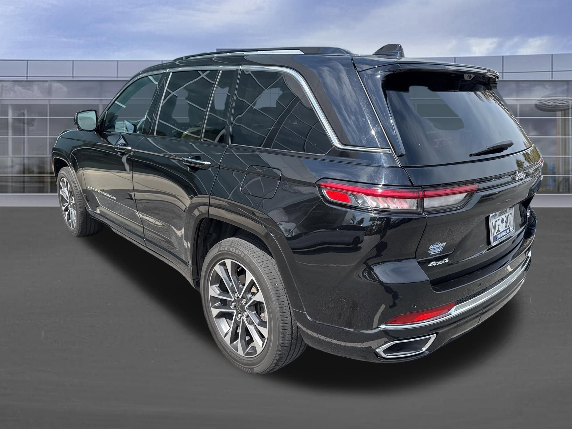 Used 2022 Jeep Grand Cherokee Overland w/ Luxury Tech Group IV image 8