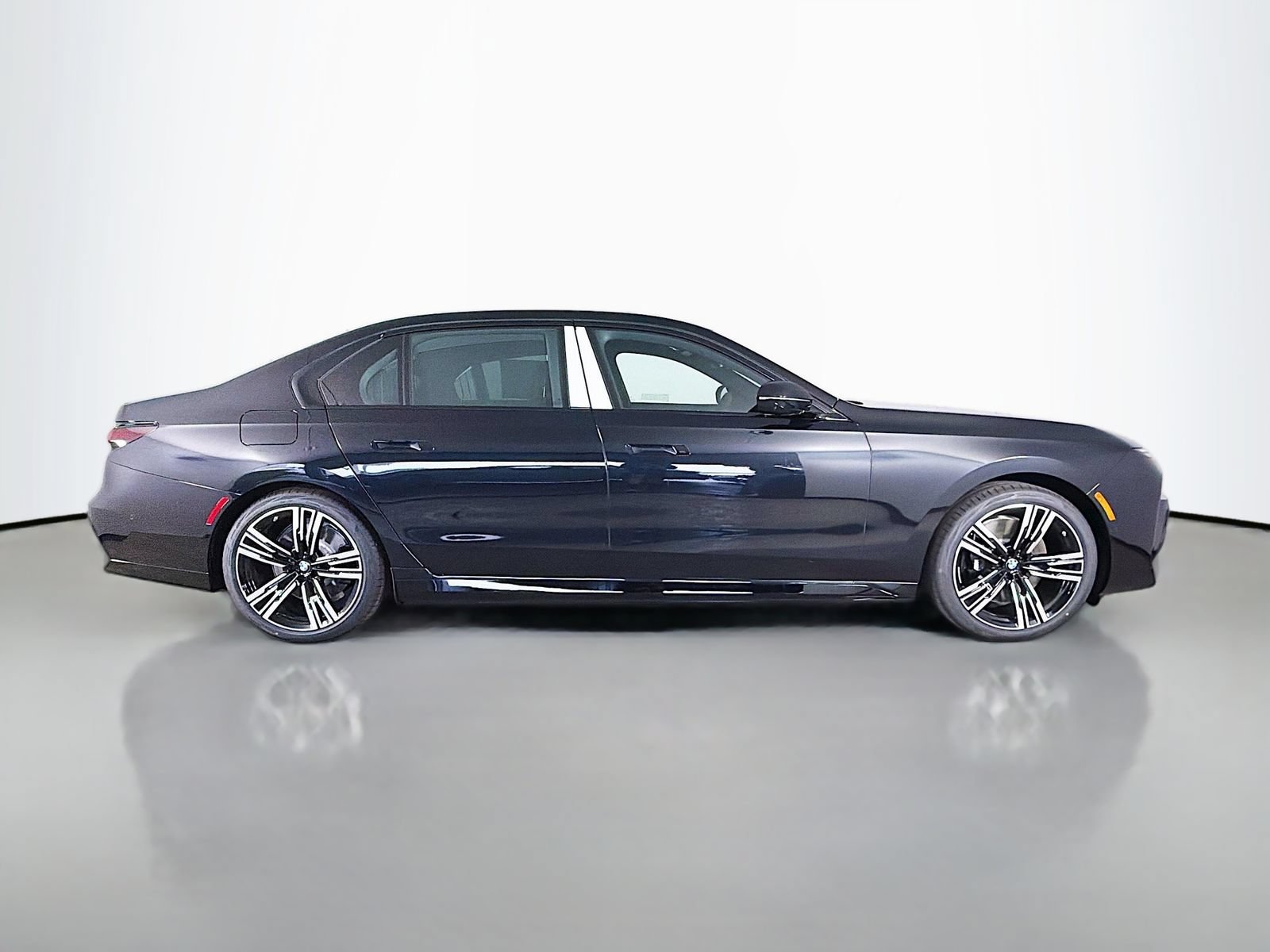 New 2026 BMW i7 xDrive60 w/ M Sport Package RWD image 8