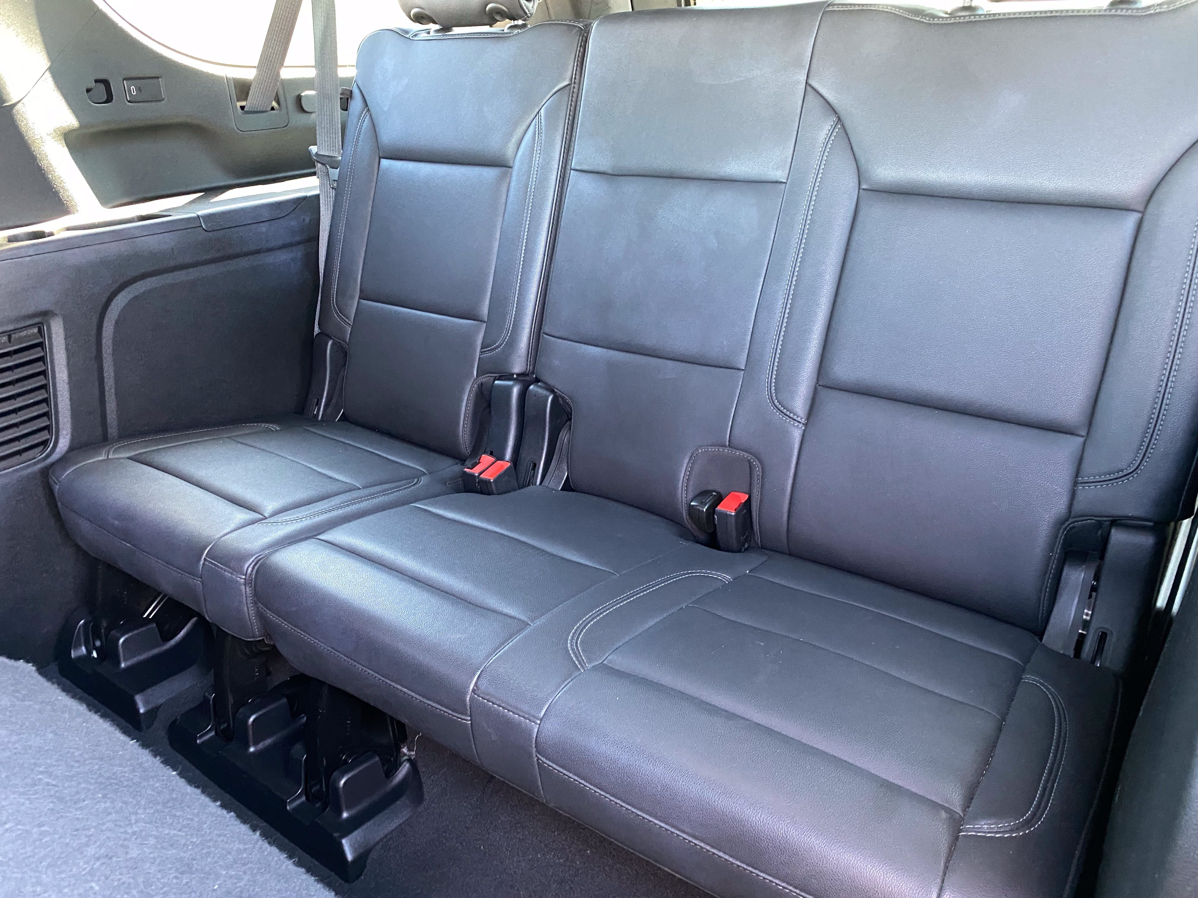 Used 2024 Chevrolet Suburban LT RWD image 16