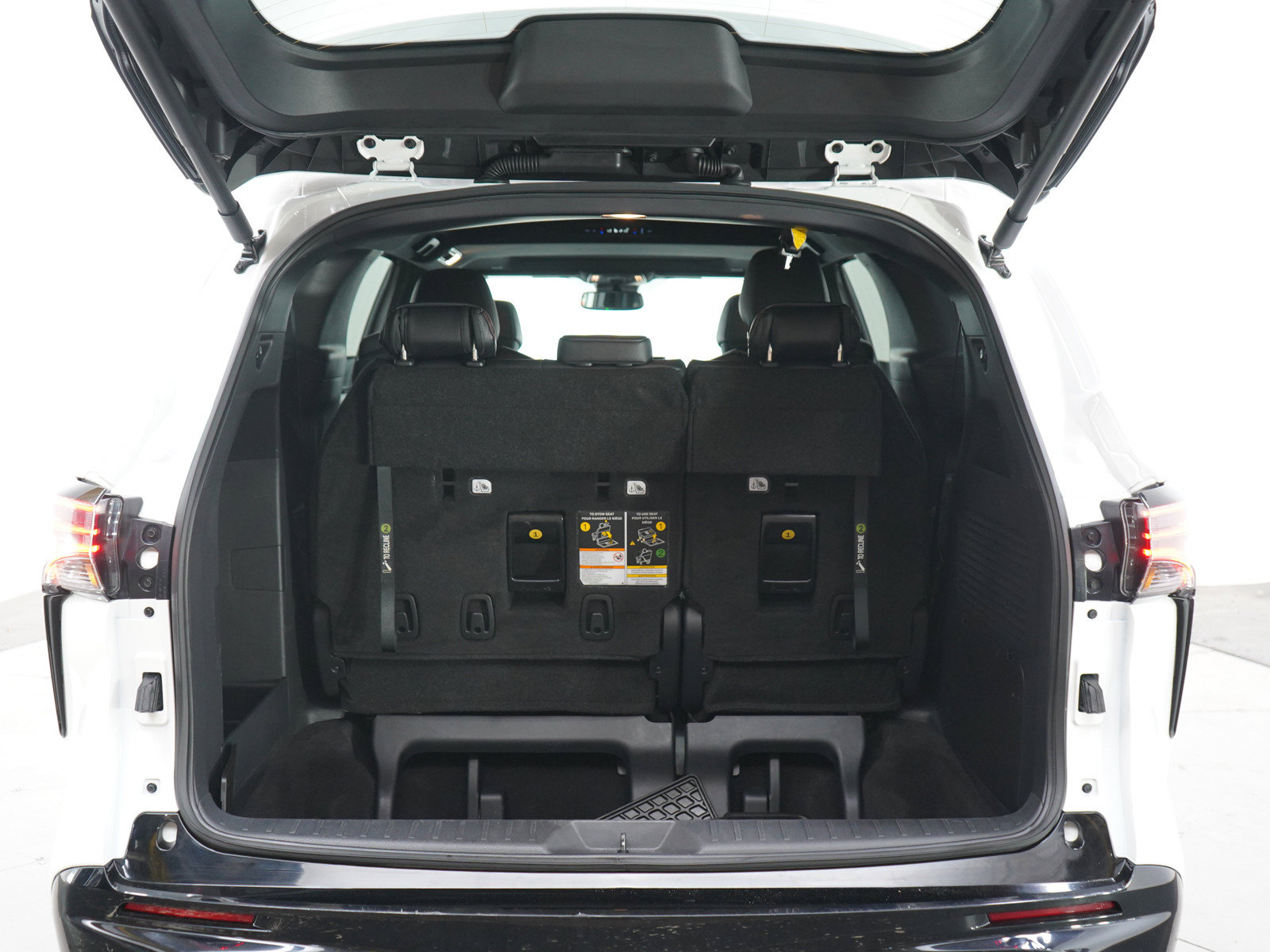 Used 2025 Toyota Sienna XSE AWD/4WD image 17