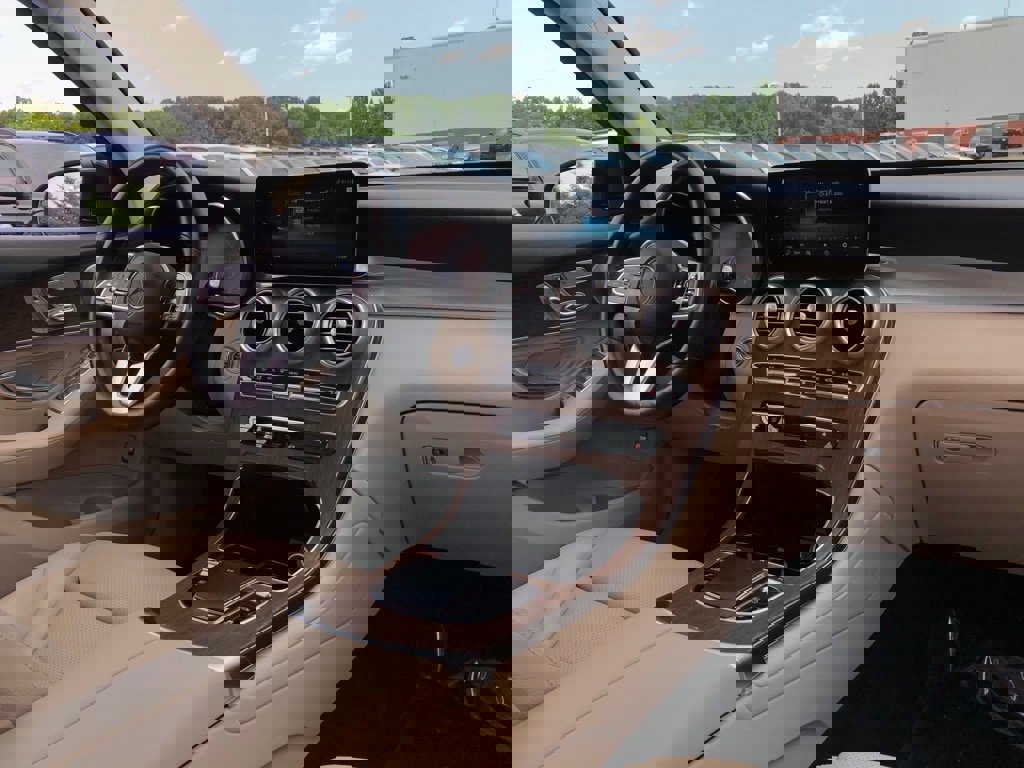 Used 2021 Mercedes-Benz GLC 300 4MATIC w/ Multimedia Package image 16