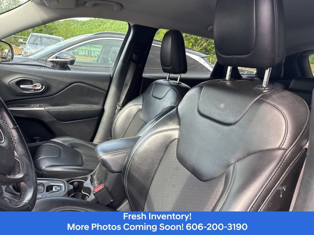Used 2019 Jeep Cherokee Latitude Plus AWD/4WD image 13