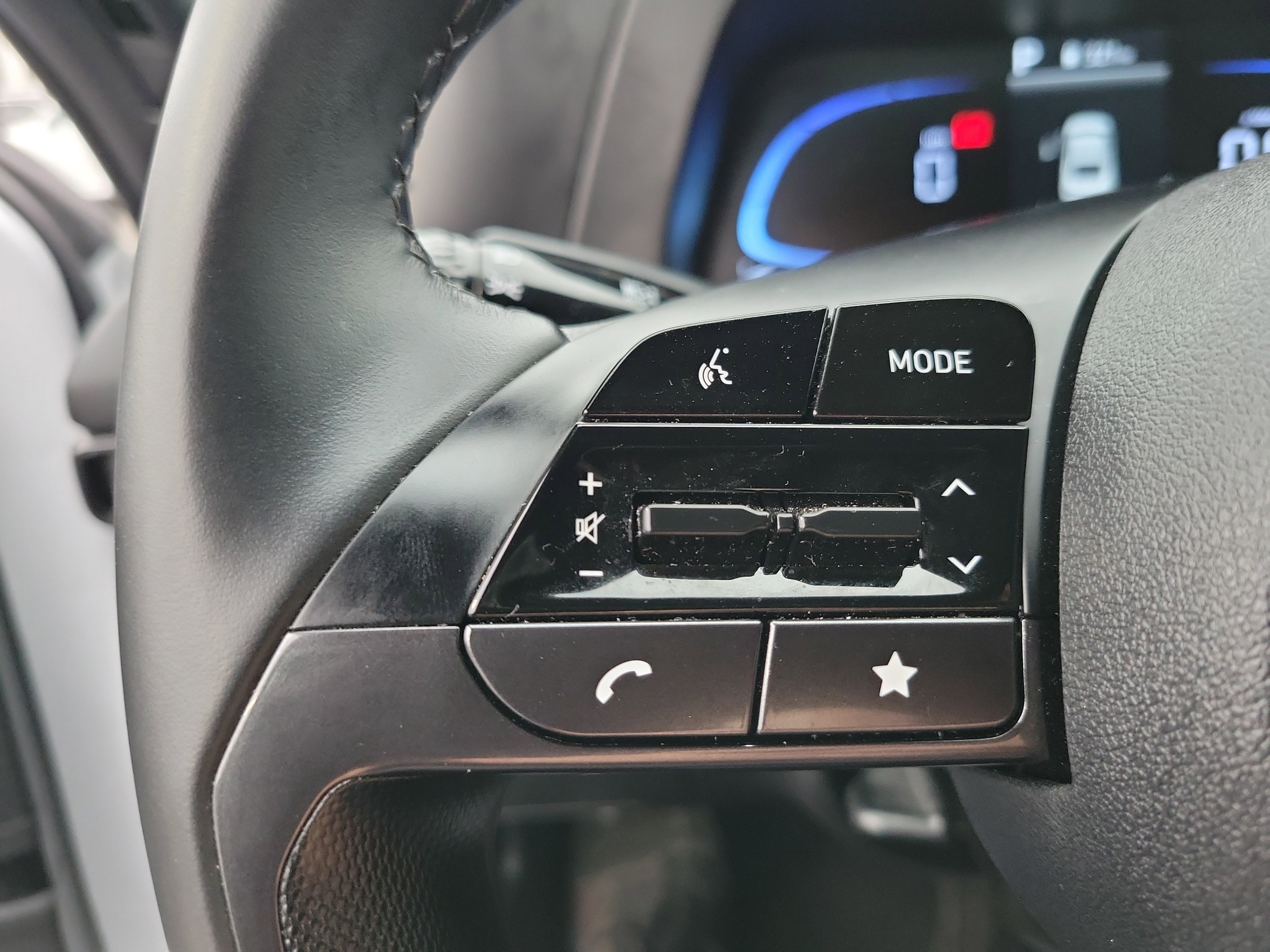 Certified 2025 Hyundai Elantra Sport image 7