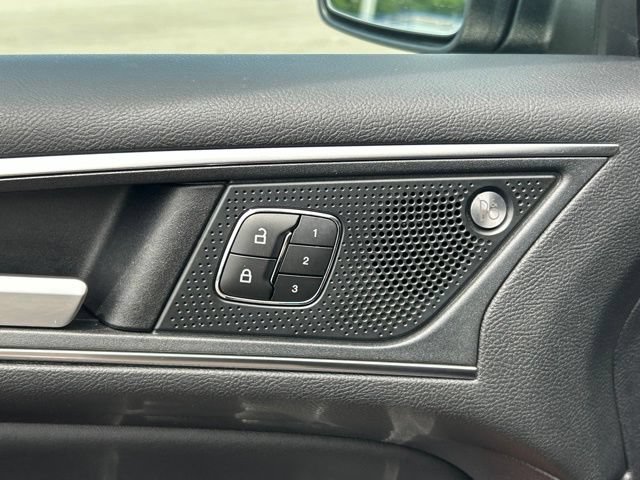Used 2019 Ford Edge Titanium w/ Equipment Group 301A AWD/4WD image 20