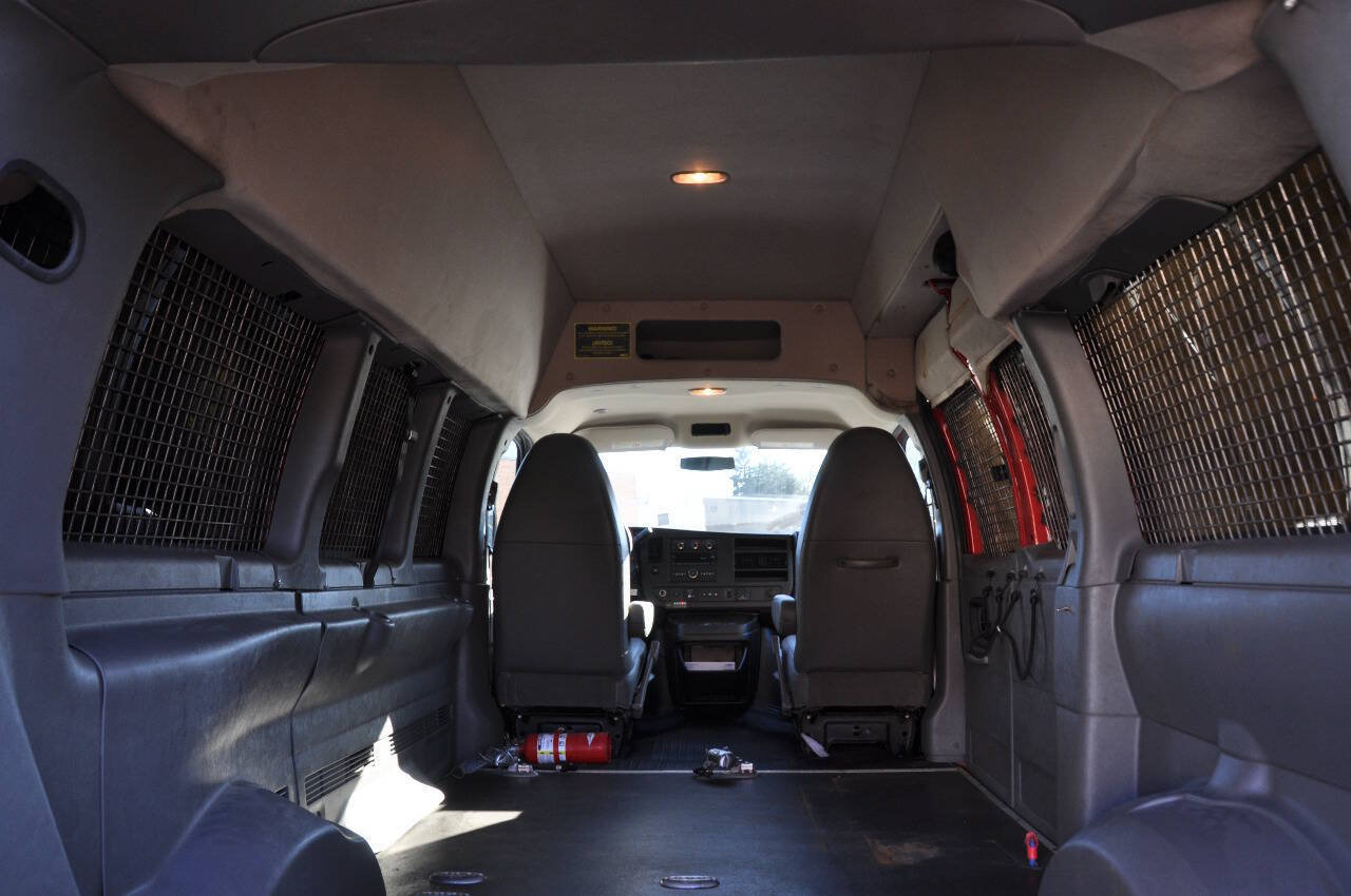 Used 2015 GMC Savana 2500 LS w/ Cold Climate Package RWD image 27