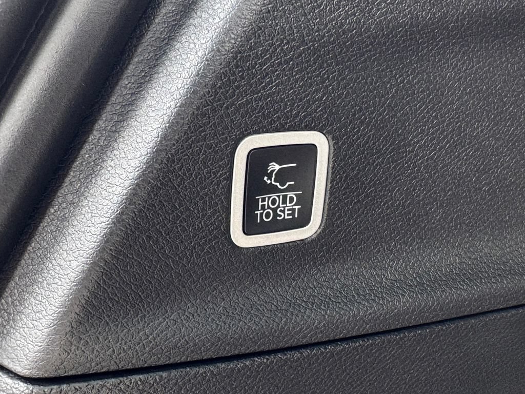 New 2027 Chrysler Pacifica Select FWD image 14