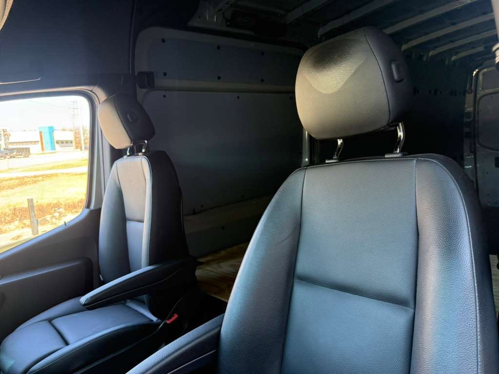 Used 2023 Mercedes-Benz Sprinter 2500 image 21