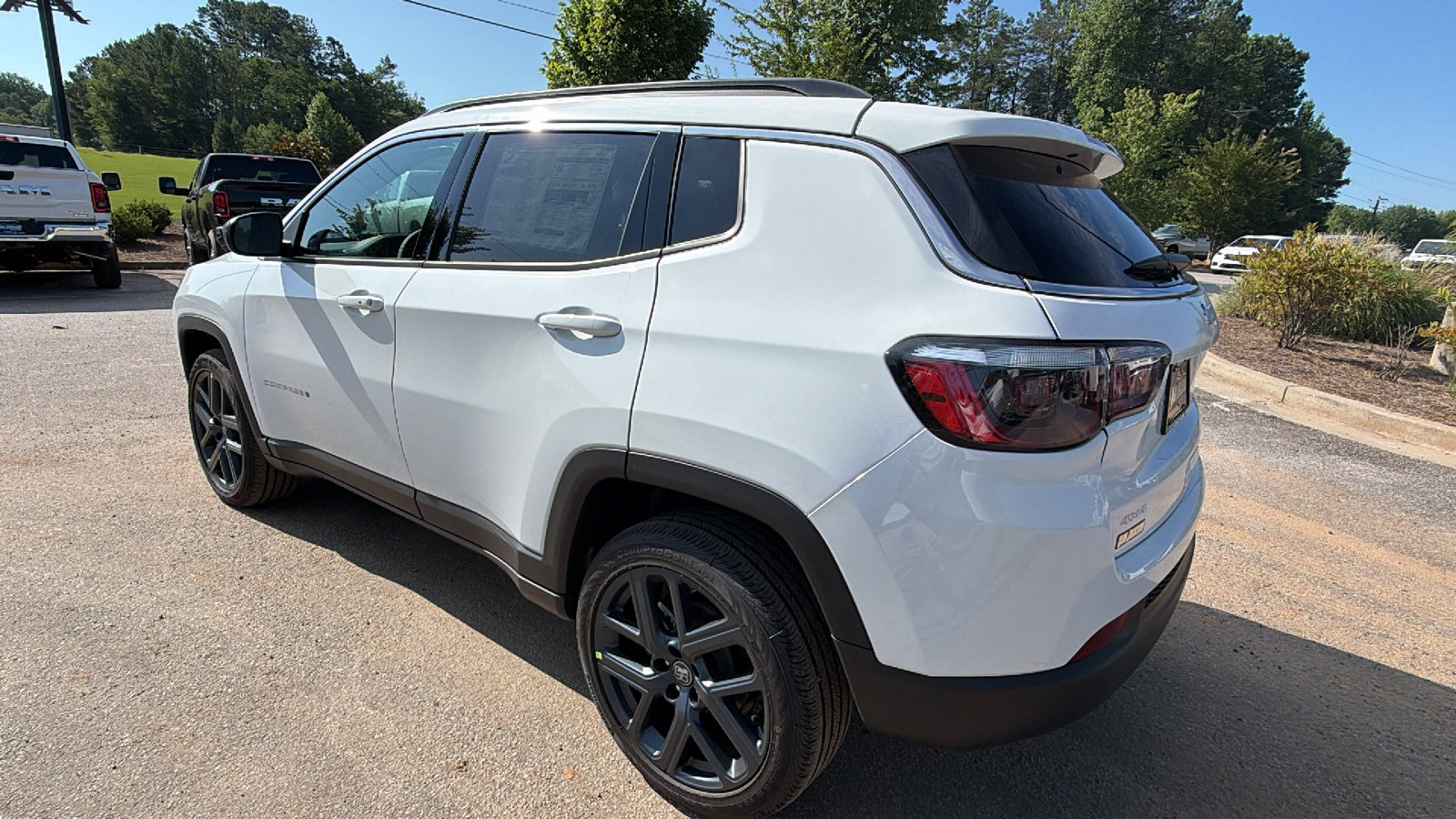 New 2026 Jeep Compass Latitude AWD/4WD image 10