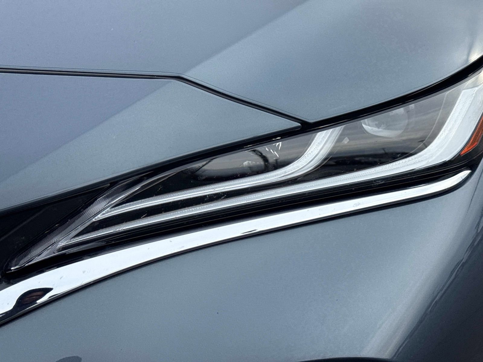 Used 2021 Toyota Venza Limited image 9