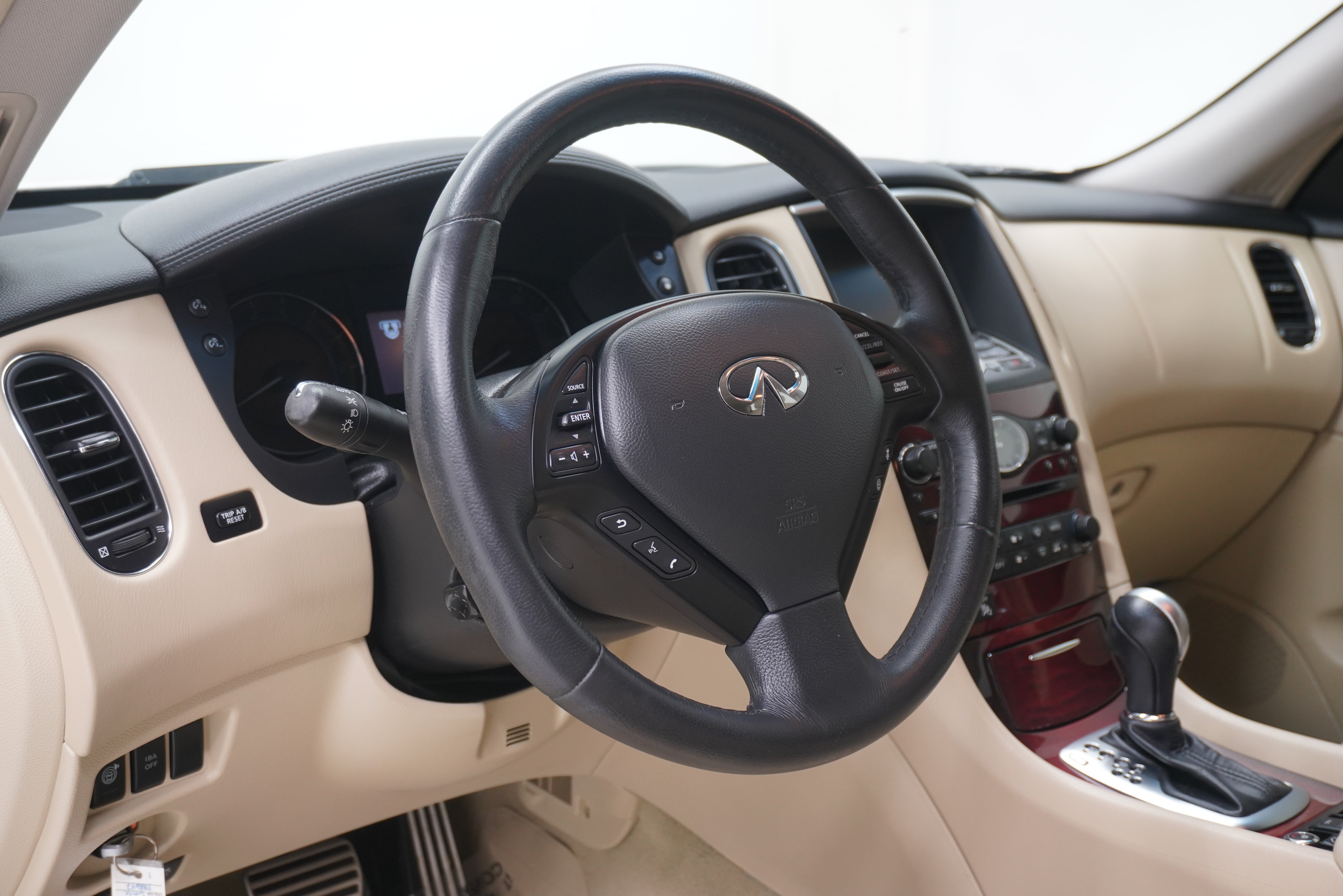 Used 2017 INFINITI QX50 2WD w/ Technology Package image 9