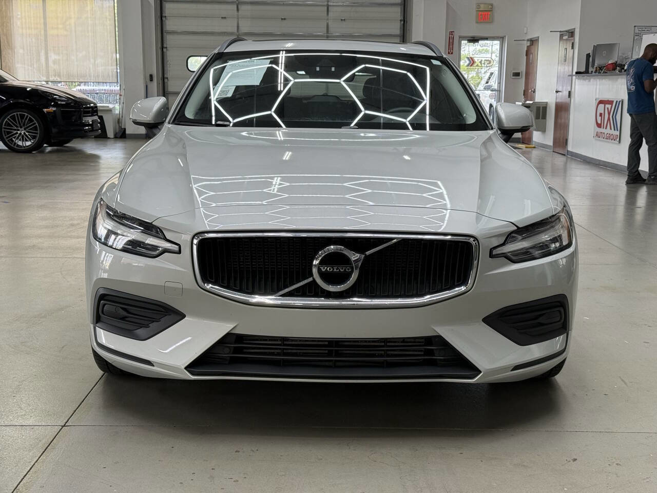 Used 2020 Volvo V60 T5 Momentum image 5