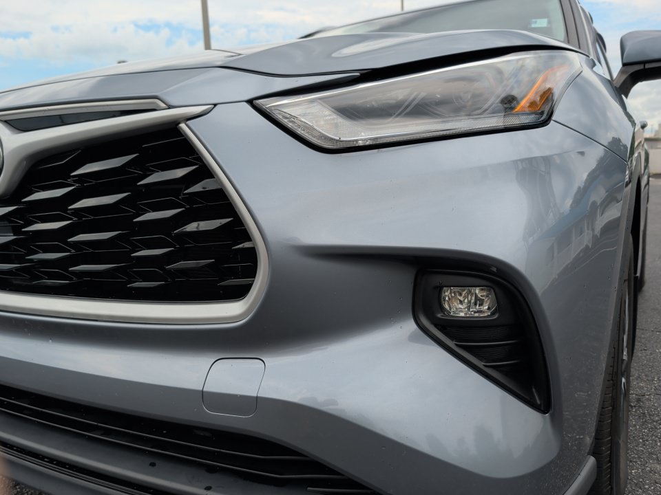 Used 2021 Toyota Highlander XLE AWD/4WD image 30