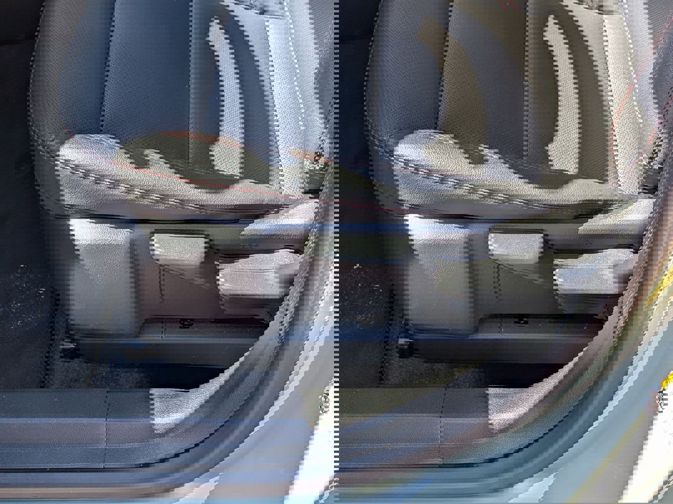 Used 2024 Chevrolet Trax RS w/ Sunroof Package image 14