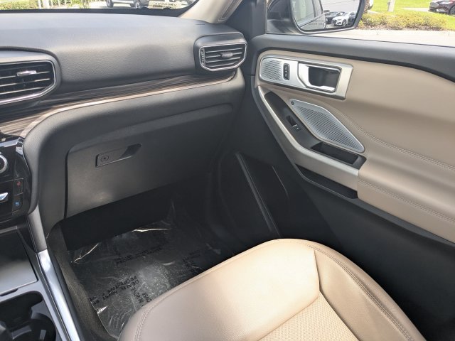 Used 2024 Ford Explorer Limited w/ Limited Technology Package RWD image 17