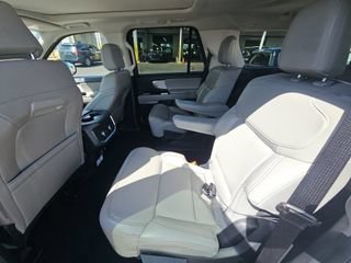 Used 2025 Ford Expedition Active AWD/4WD image 12