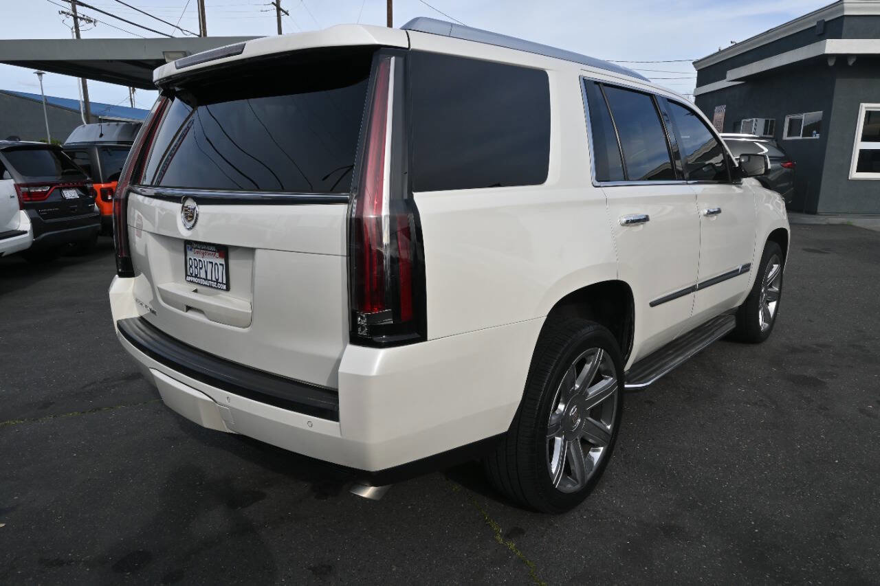 Used 2015 Cadillac Escalade Luxury RWD image 5