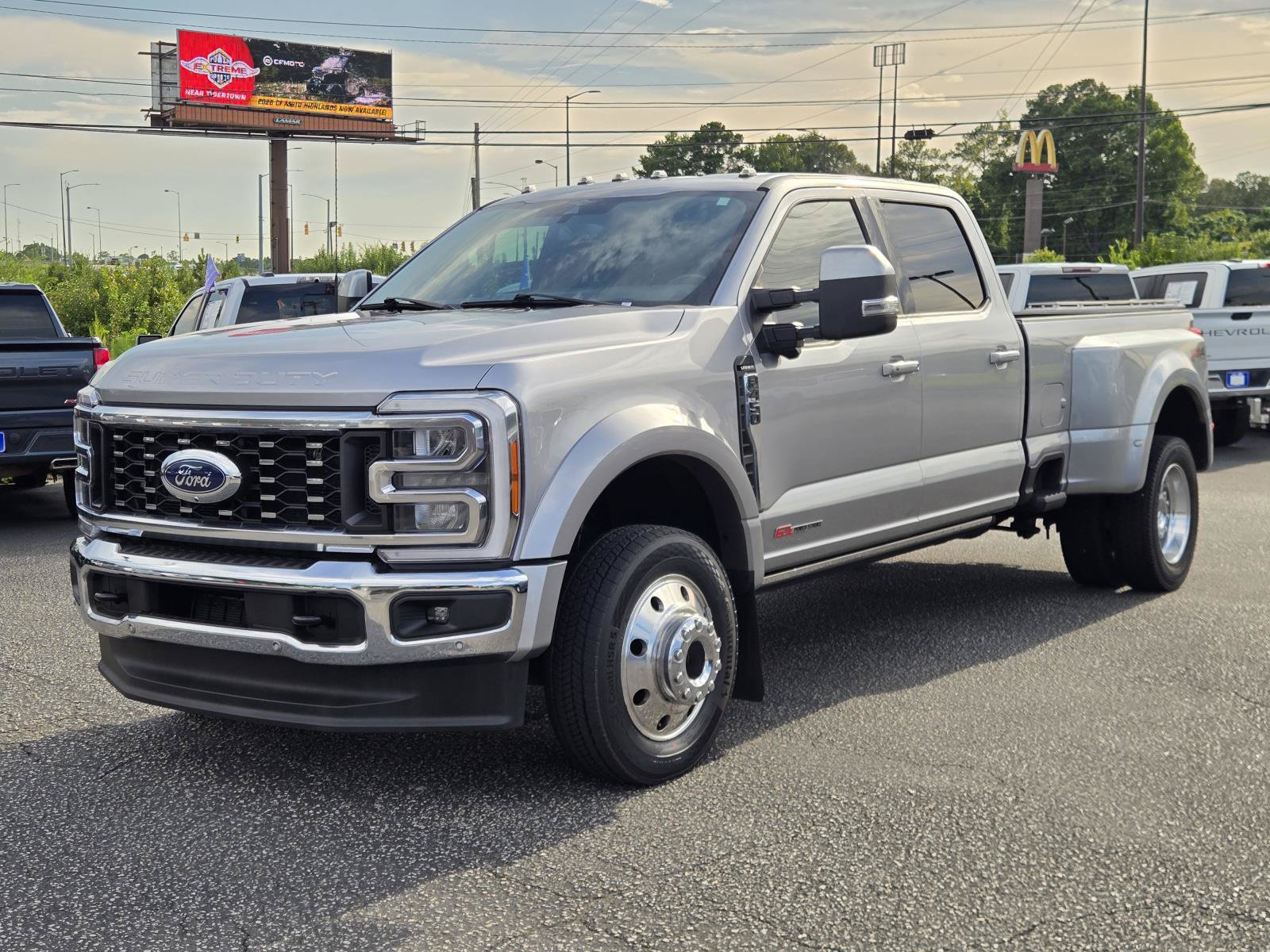 Used 2023 Ford F450 Lariat w/ Lariat Ultimate Package AWD/4WD image 2