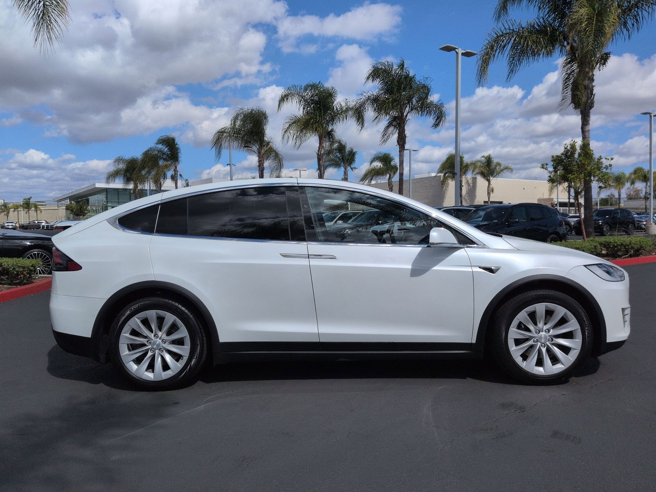 Used 2020 Tesla Model X Long Range image 11