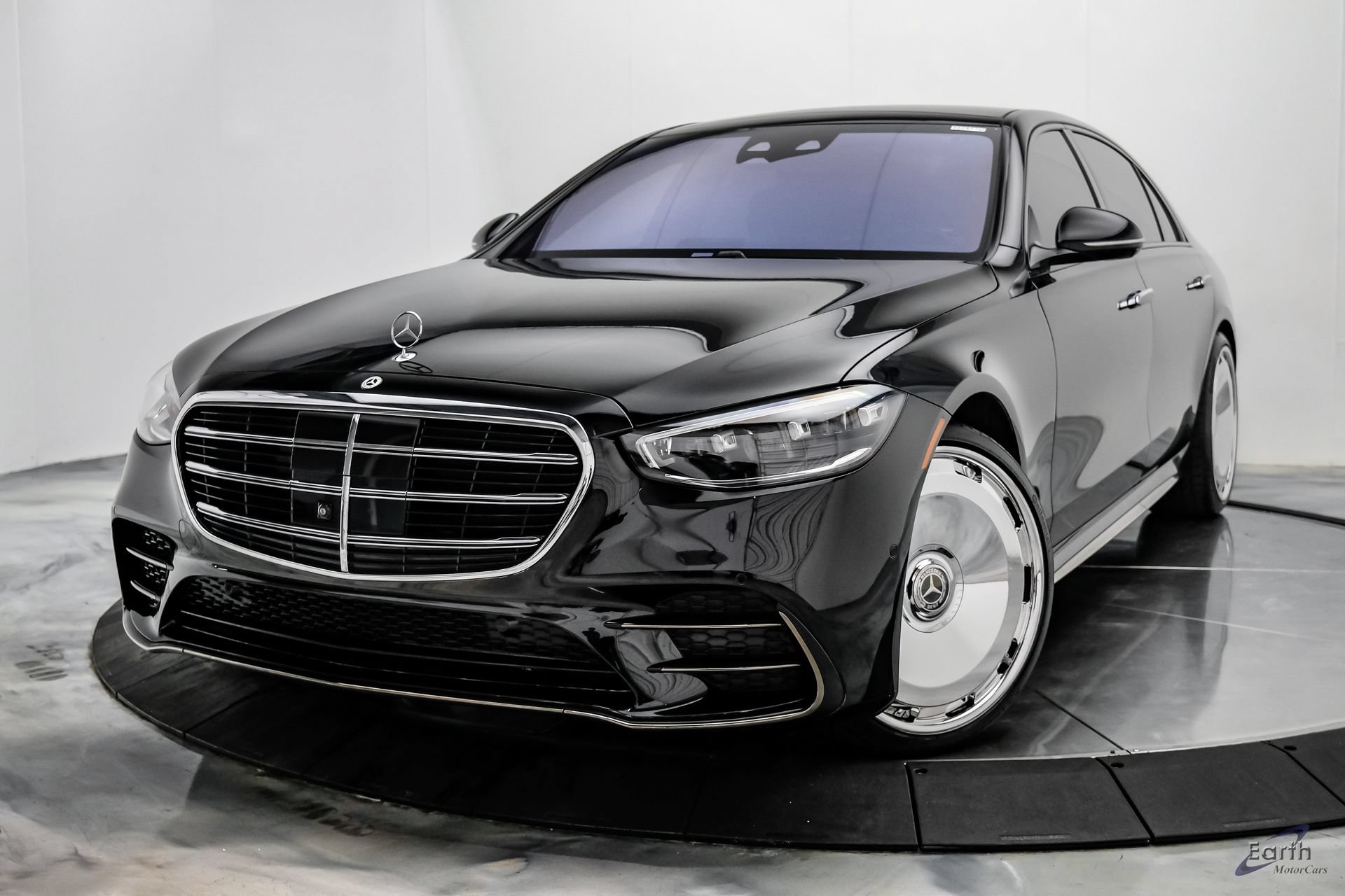 Used 2024 Mercedes-Benz S 580 4MATIC Sedan w/ AMG Line image 5