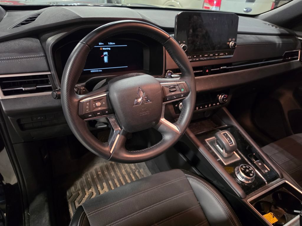 Used 2024 Mitsubishi Outlander SE Black Edition AWD/4WD image 4