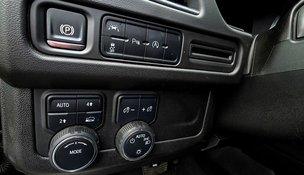 Used 2024 Chevrolet Tahoe LT AWD/4WD image 25