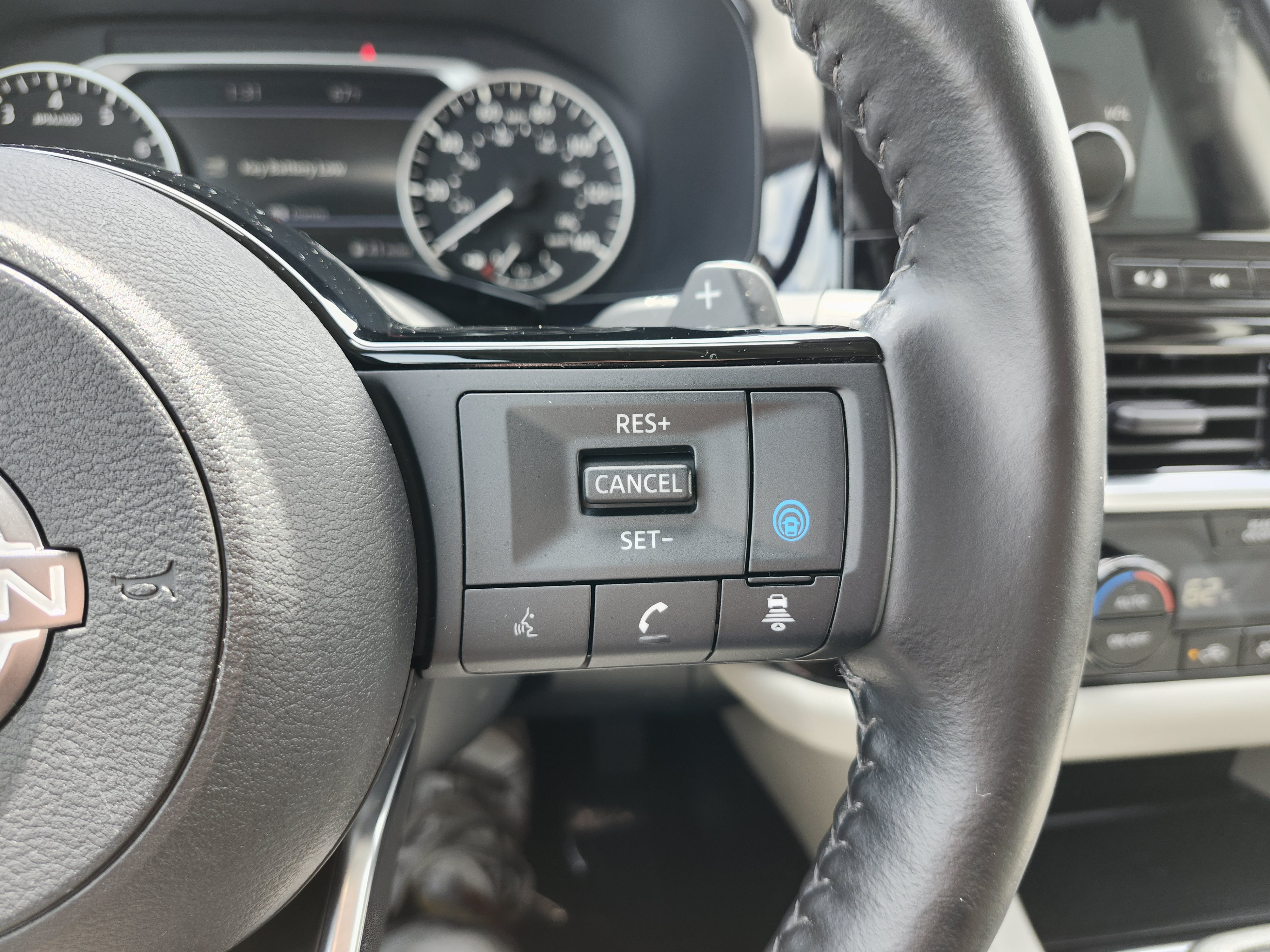 Used 2023 Nissan Pathfinder SL AWD/4WD image 37