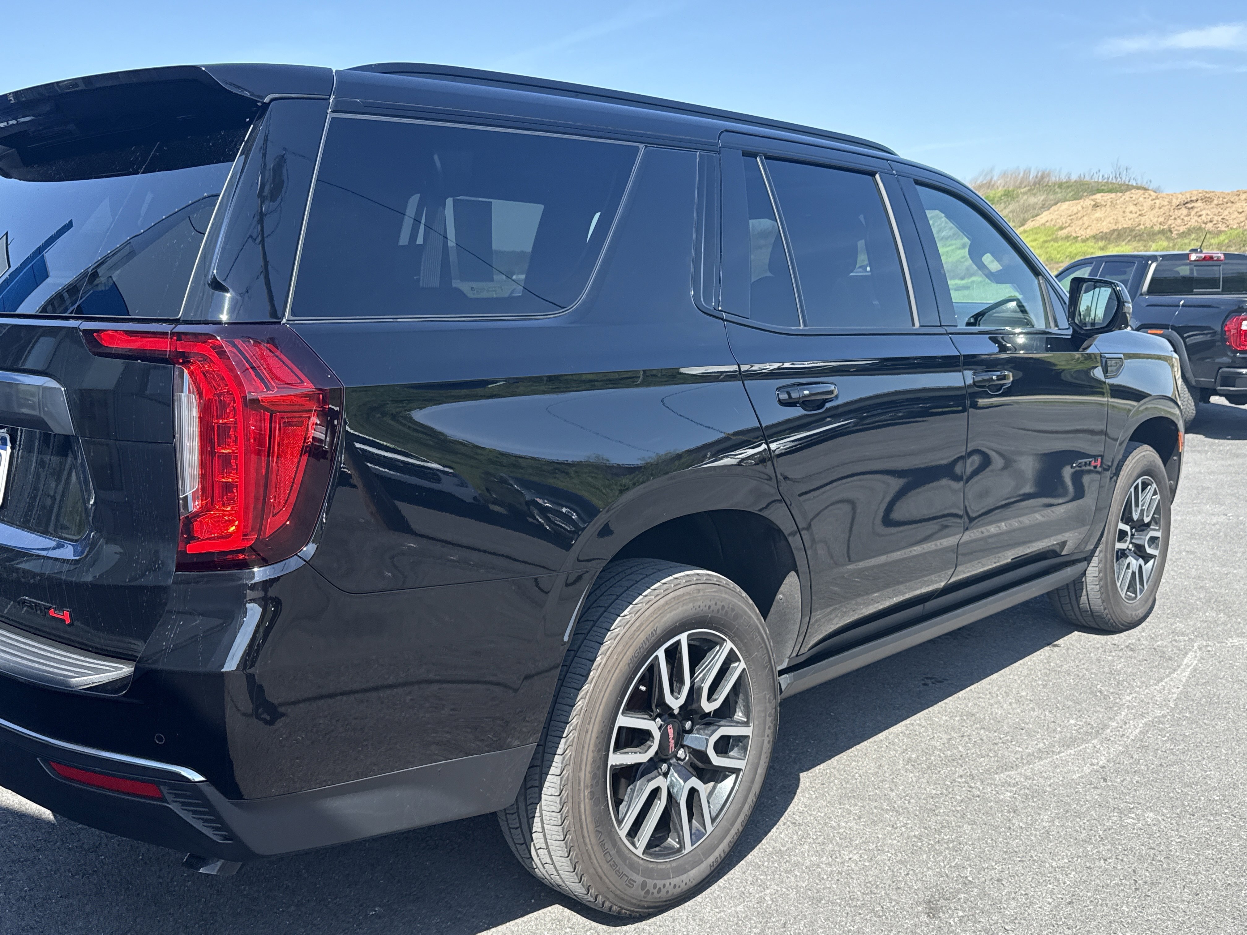 Used 2023 GMC Yukon AT4 w/ AT4 Premium Package AWD/4WD video 3