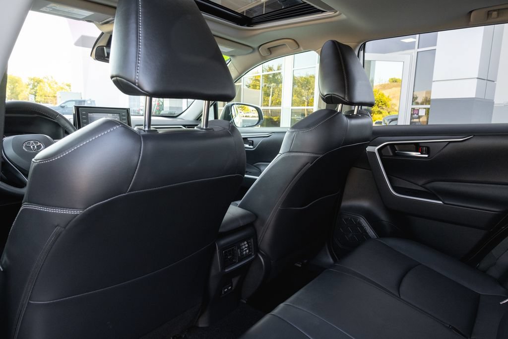 Used 2022 Toyota RAV4 XLE Premium AWD/4WD image 25