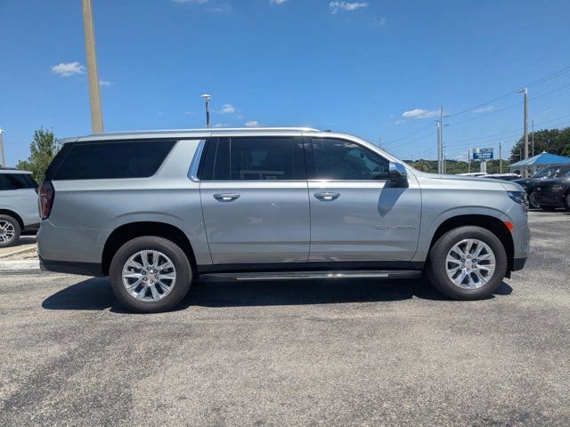 Used 2024 Chevrolet Suburban Premier AWD/4WD image 4