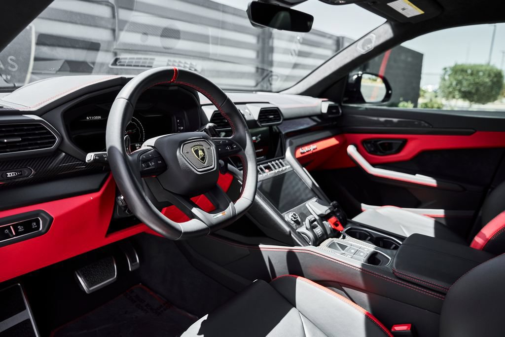Used 2023 Lamborghini Urus S AWD/4WD image 2