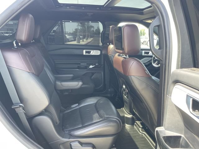 Used 2022 Ford Explorer Platinum w/ Equipment Group 601A AWD/4WD image 29