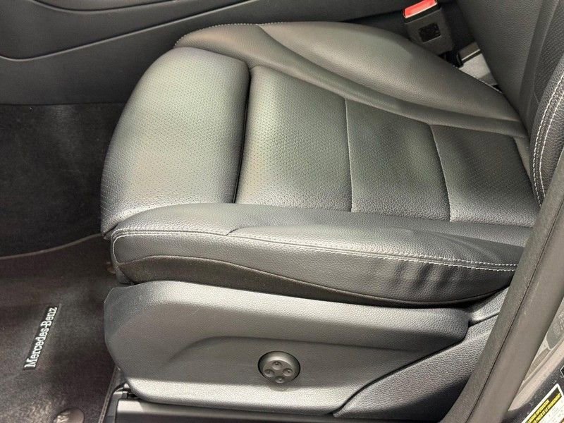 Certified 2022 Mercedes-Benz GLC 300 4MATIC w/ Premium Package Lite image 19