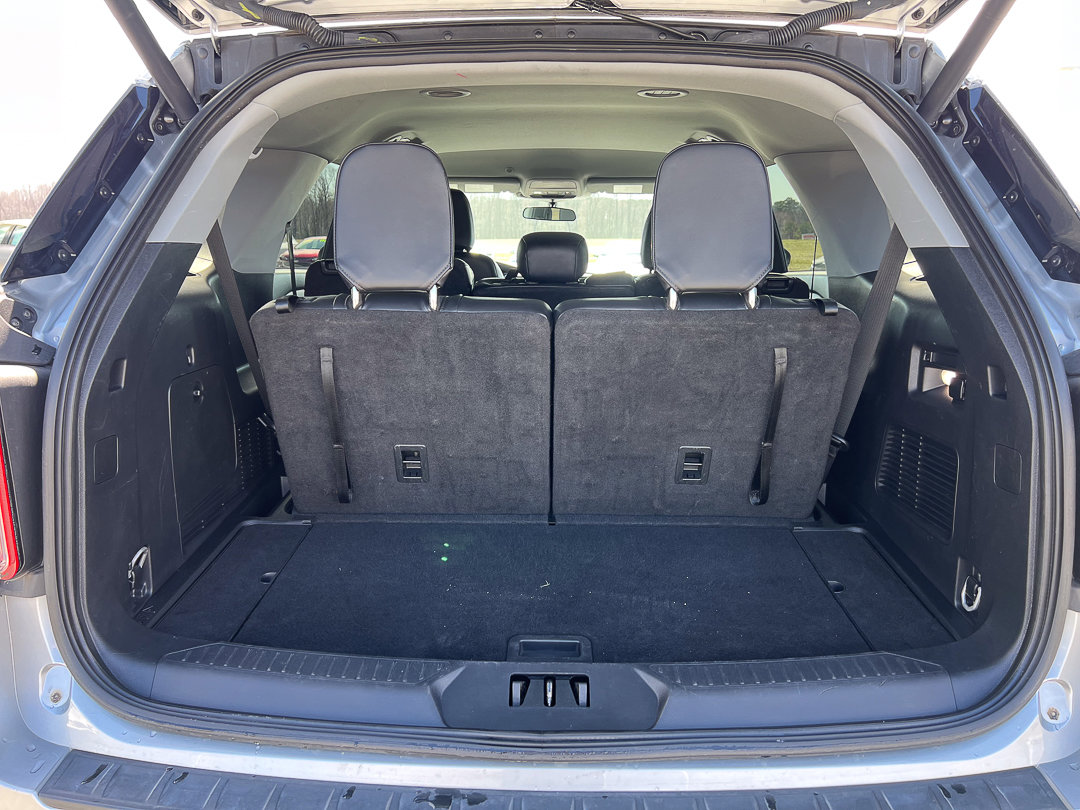 Used 2023 Ford Explorer XLT w/ Equipment Group 202A image 8