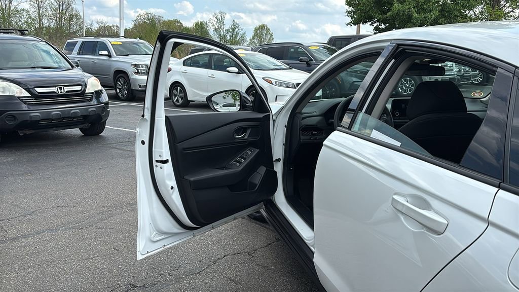 Certified 2025 Honda Accord SE image 11