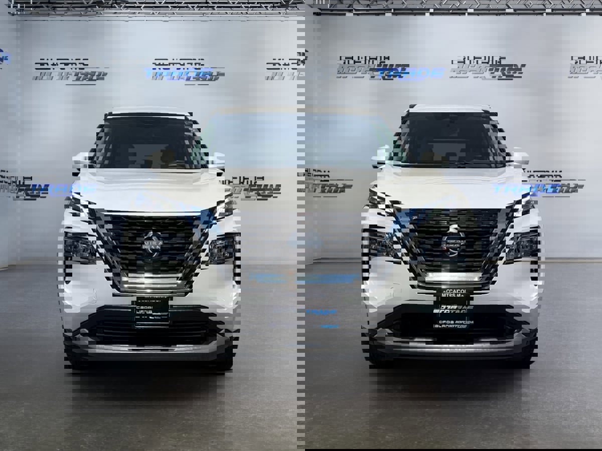 Used 2023 Nissan Rogue SV image 2