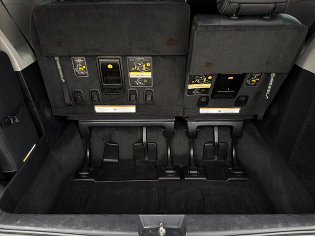 Used 2015 Toyota Sienna SE FWD image 18
