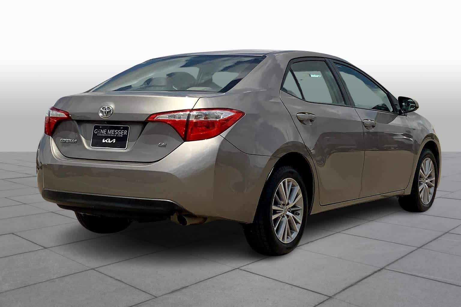 Used 2015 Toyota Corolla LE FWD image 13