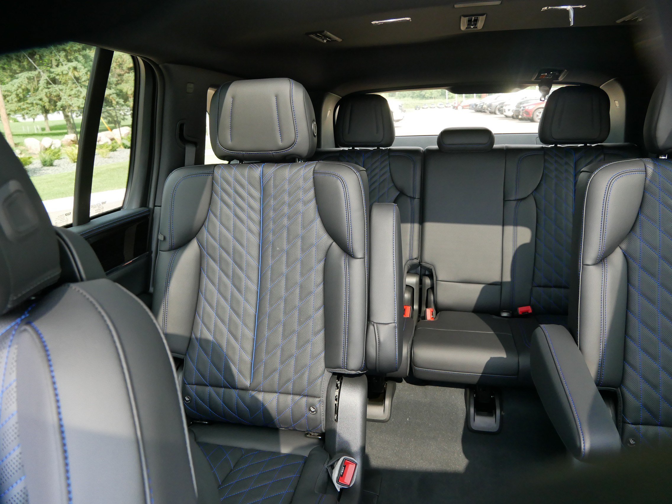 Used 2026 Cadillac Escalade IQ Sport 1 w/ LPO, ONYX Package AWD/4WD image 10