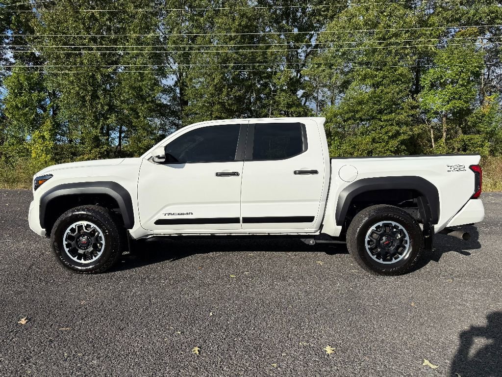 Used 2024 Toyota Tacoma TRD Off-Road image 4