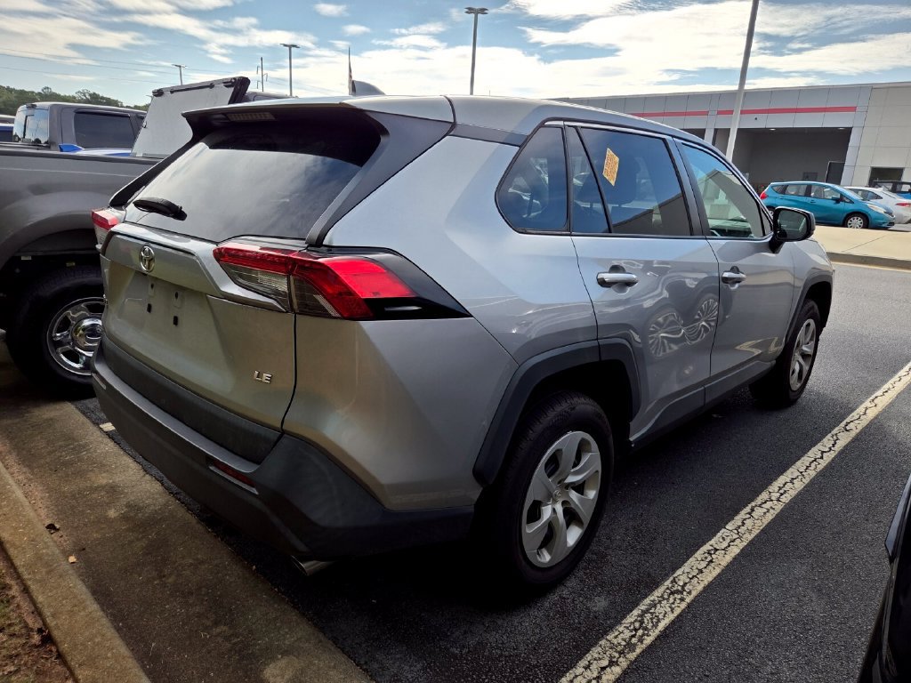 Used 2022 Toyota RAV4 LE FWD image 10